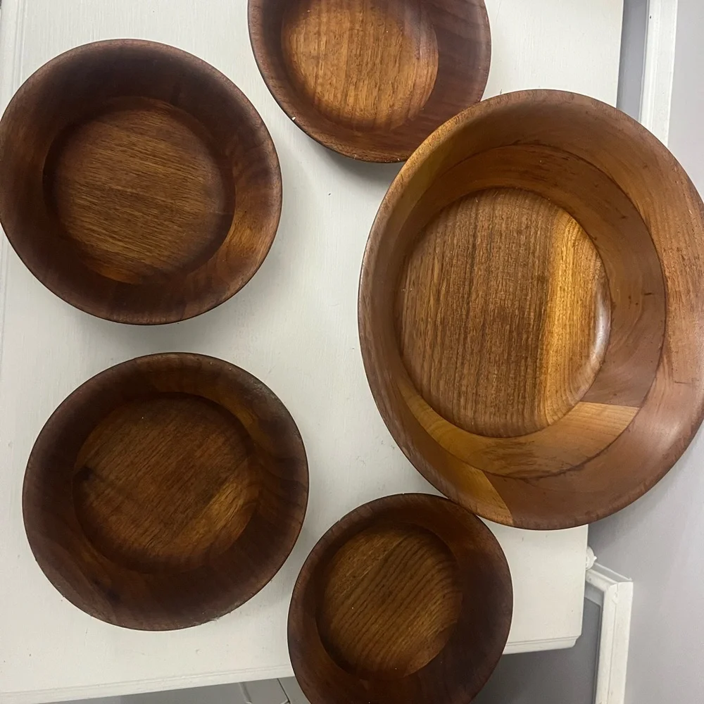 Elegant Wooden‎ Bowl Set